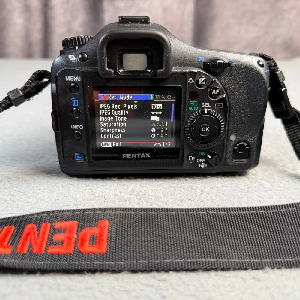 Pentax K10D DSLR Camera Black SMC Pentax DA 18-55mm Lens Battery Charger Case